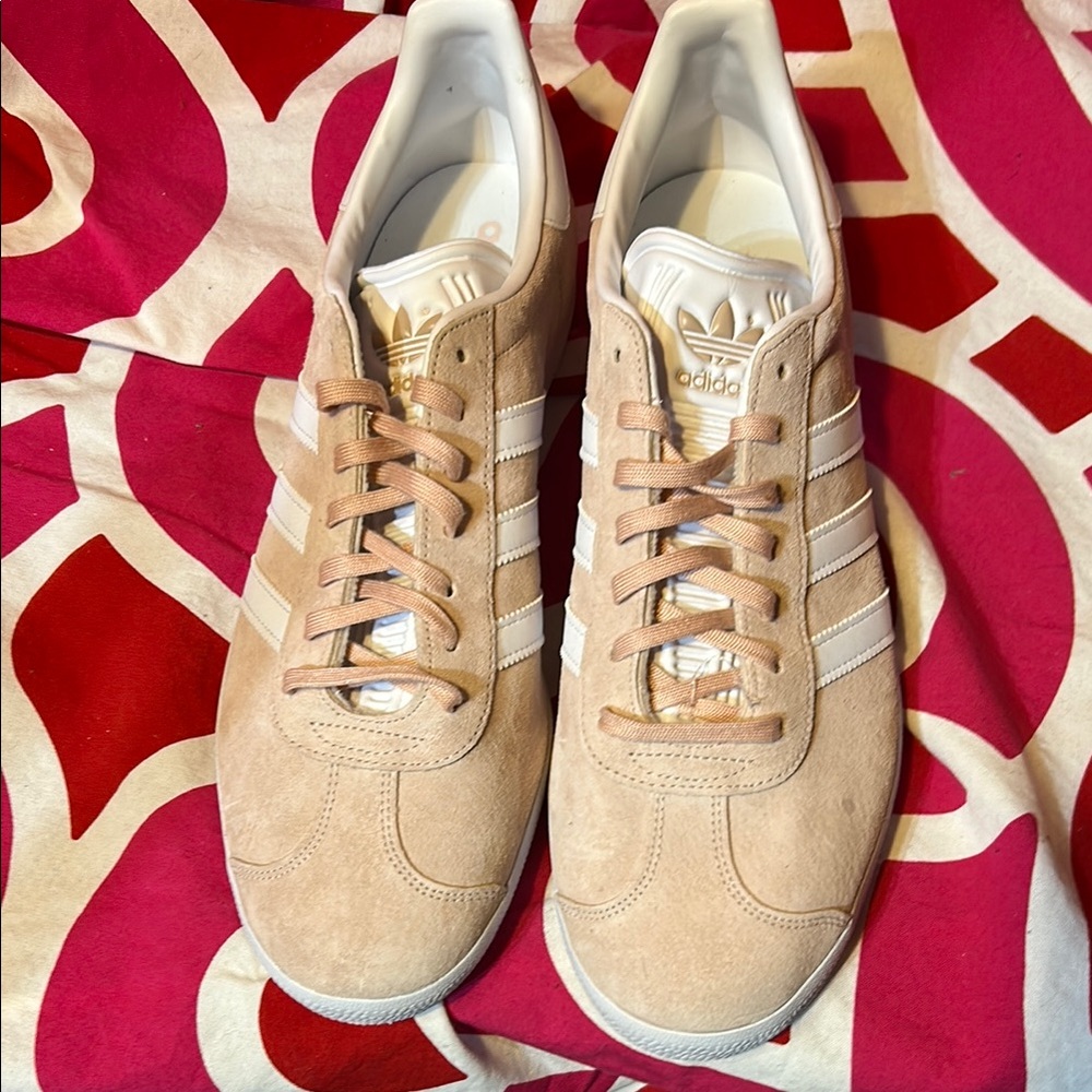 NWOT Mens Adidas Gazelle light pink Suede Sneakers sz 11.5